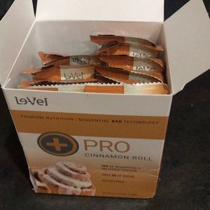 10 cinnamon roll pro bars